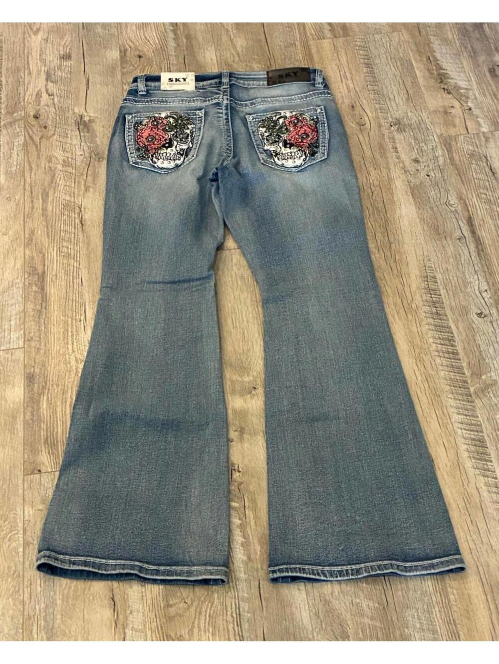 New with Tags Women's Sky Low Rise Flare Jeans w/Sequin Rose Pockets Size 9/10 - Picture 3 of 8